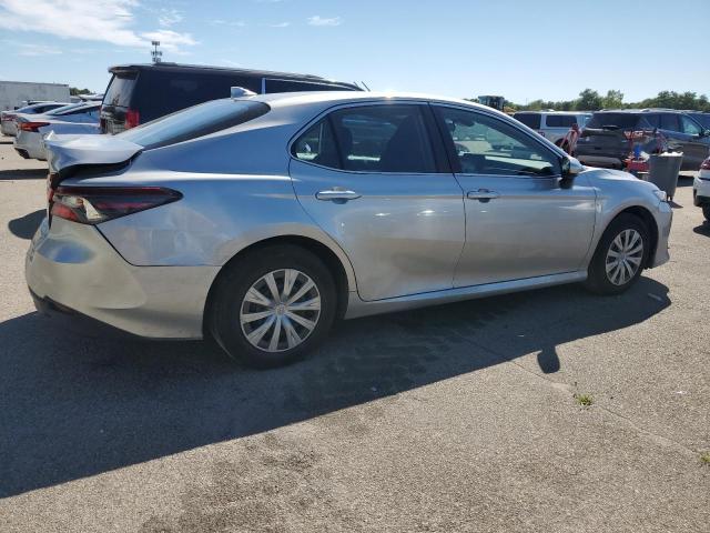 4T1C31AKXNU590312 - 2022 TOYOTA CAMRY LE SILVER photo 3
