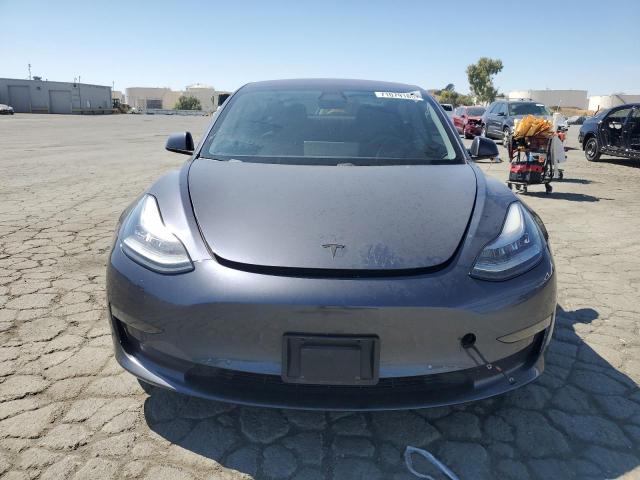 5YJ3E1EA9JF020028 - 2018 TESLA MODEL 3 GRAY photo 5