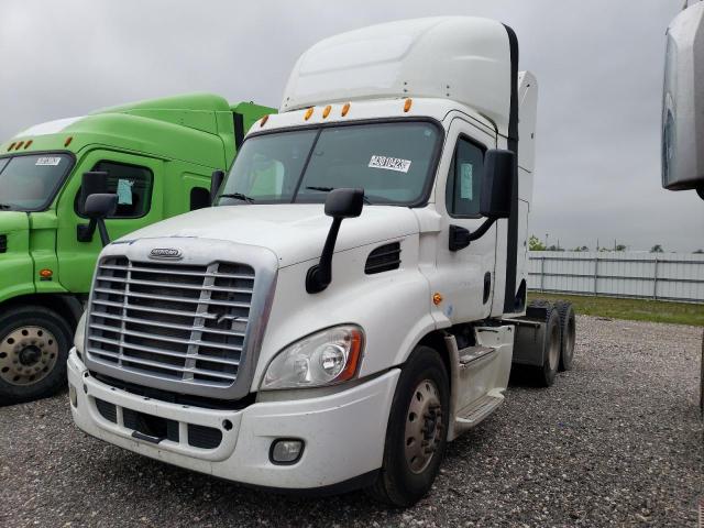 1FUJGBD94ELFY2643 - 2014 FREIGHTLINER CASCADIA WHITE photo 2