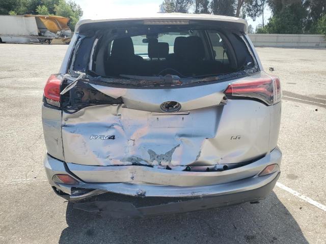 2T3ZFREVXJW417704 - 2018 TOYOTA RAV4 LE Серый фото 6