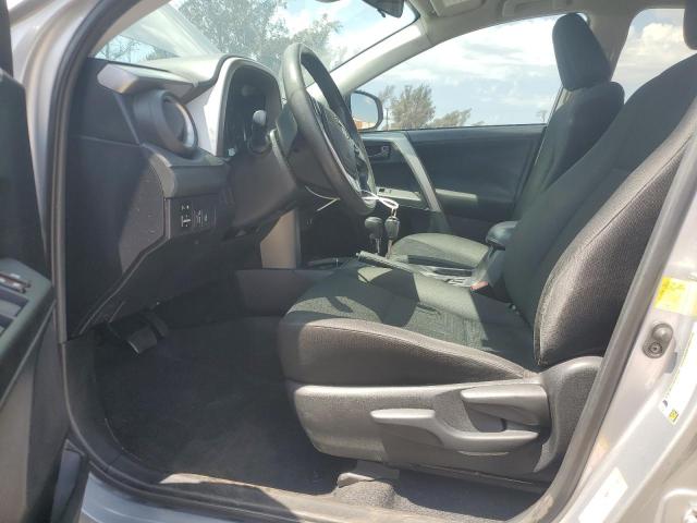 2T3ZFREVXJW417704 - 2018 TOYOTA RAV4 LE Серый фото 7