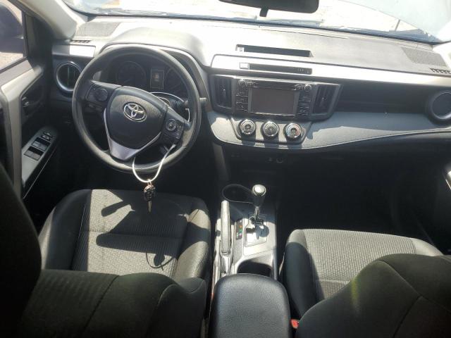 2T3ZFREVXJW417704 - 2018 TOYOTA RAV4 LE Серый фото 8