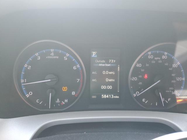 2T3ZFREVXJW417704 - 2018 TOYOTA RAV4 LE Серый фото 9