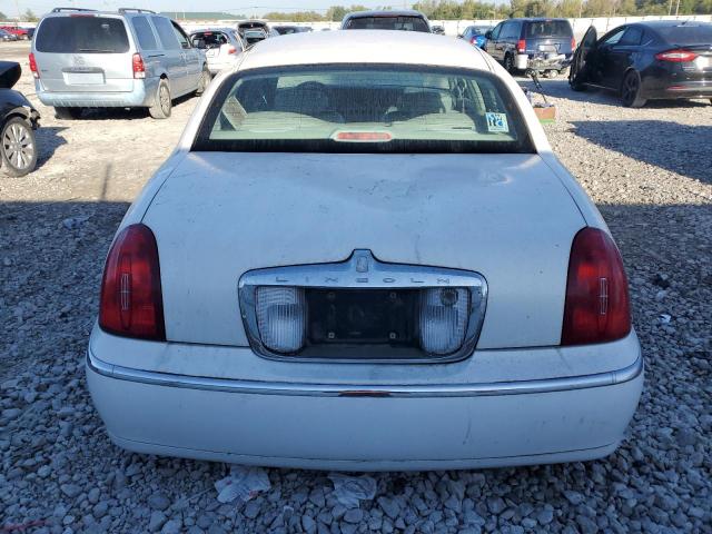 1LNFM82W3WY615310 - 1998 LINCOLN TOWN CAR SIGNATURE WHITE photo 6