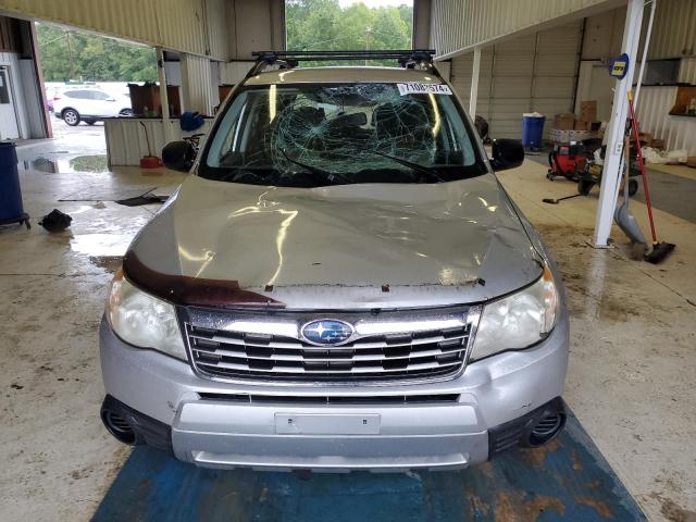 JF2SH6BC9AH901450 - 2010 SUBARU FORESTER XS Silber Foto 5