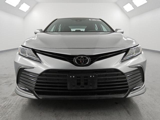 4T1C11AKXPU151636 - 2023 TOYOTA CAMRY LE SILVER photo 5