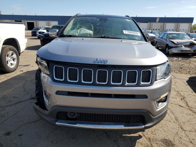 3C4NJDCB7KT679083 - 2019 JEEP COMPASS LIMITED فضي صورة 5