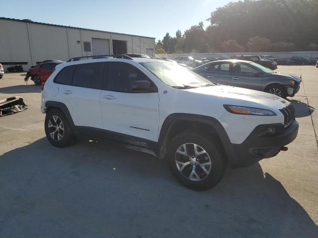 1C4PJMBX5JD619698 - 2018 JEEP CHEROKEE TRAILHAWK WHITE photo 4