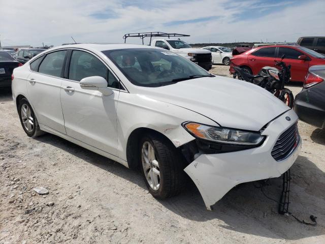 3FA6P0HDXFR227613 - 2015 FORD FUSION SE WHITE photo 4