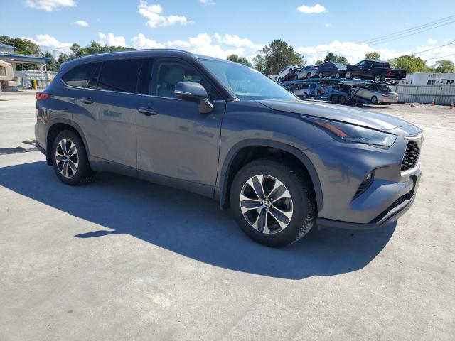 5TDGZRBHXMS074766 - 2021 TOYOTA HIGHLANDER XLE Серый фото 4