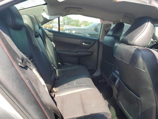 4T1BF1FK7HU784621 - 2017 TOYOTA CAMRY LE 银色 照片 10