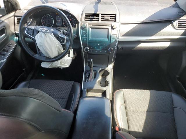 4T1BF1FK7HU784621 - 2017 TOYOTA CAMRY LE 银色 照片 8