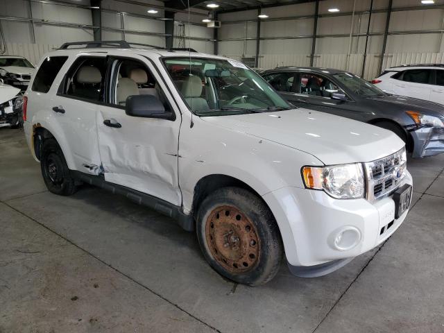 1FMCU9DG0CKA07306 - 2012 FORD ESCAPE XLT WHITE photo 4