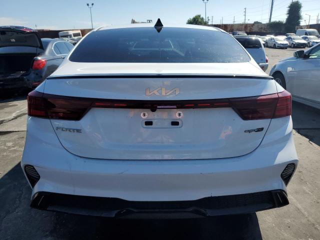 3KPF54AD5NE456045 - 2022 KIA FORTE GT LINE WHITE photo 6