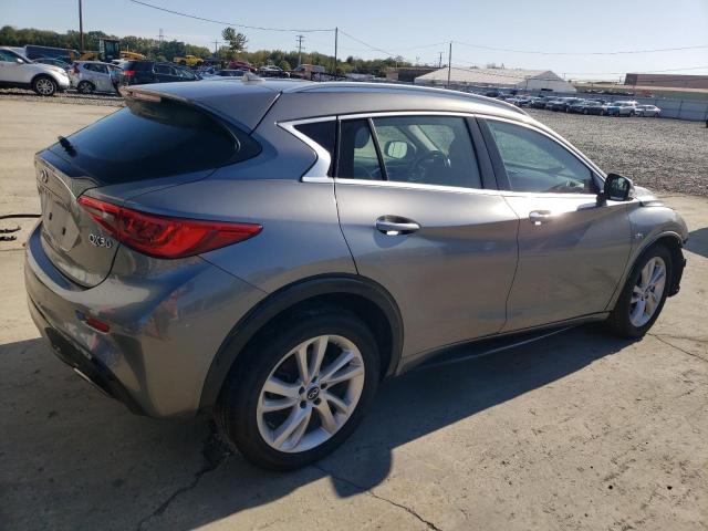 SJKCH5CP9HA030452 - 2017 INFINITI QX30 BASE GRAY photo 3