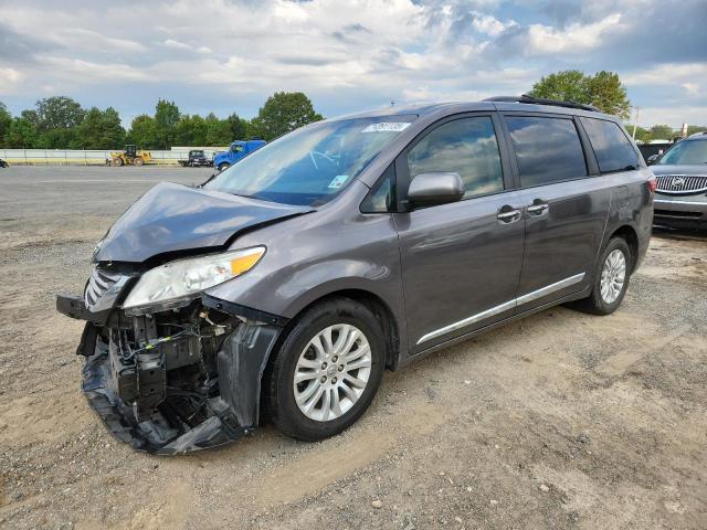 2017 TOYOTA SIENNA XLE, 