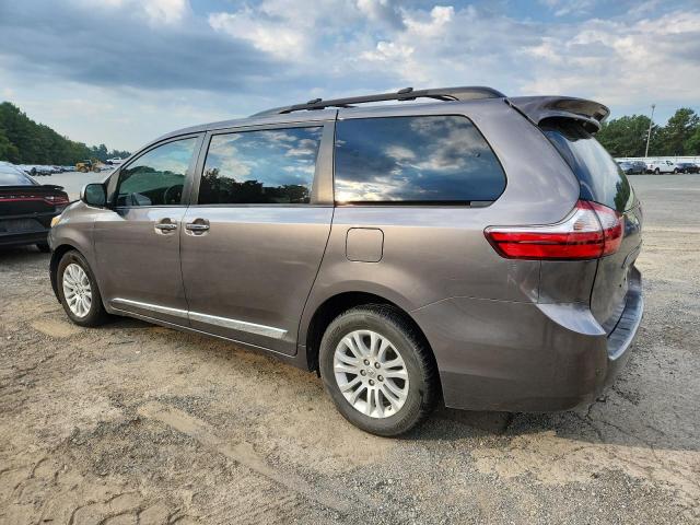5TDYZ3DC3HS866704 - 2017 TOYOTA SIENNA XLE ნაცრისფერი ფოტო 2