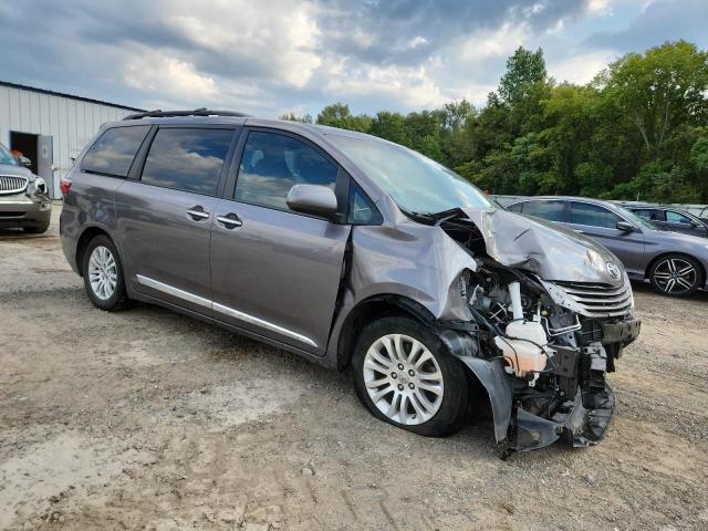5TDYZ3DC3HS866704 - 2017 TOYOTA SIENNA XLE ნაცრისფერი ფოტო 4