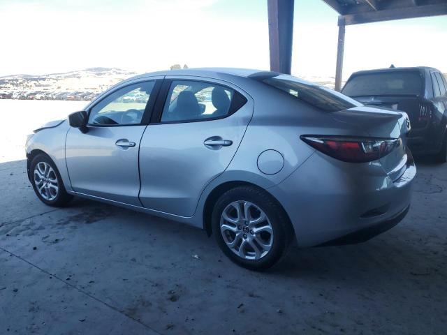 3MYDLBYV5JY321545 - 2018 TOYOTA YARIS IA SILVER photo 2