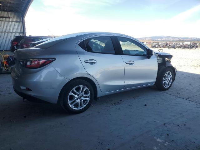 3MYDLBYV5JY321545 - 2018 TOYOTA YARIS IA SILVER photo 3