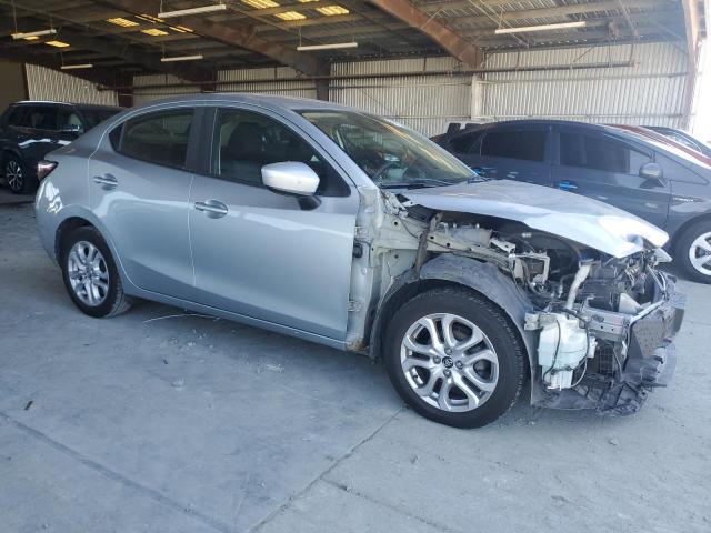 3MYDLBYV5JY321545 - 2018 TOYOTA YARIS IA SILVER photo 4