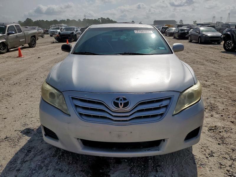 4T1BF3EK4BU641808 - 2011 TOYOTA CAMRY BASE SILVER photo 5