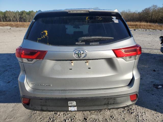 5TDZARFH8JS033025 - 2018 TOYOTA HIGHLANDER LE SILVER photo 6