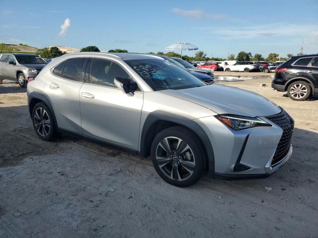 JTHY3JBHXK2003755 - 2019 LEXUS UX 200 SILVER photo 4