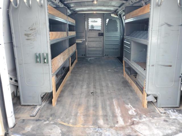 1GCZGGBA3A1179552 - 2010 CHEVROLET EXPRESS G2 WHITE photo 10