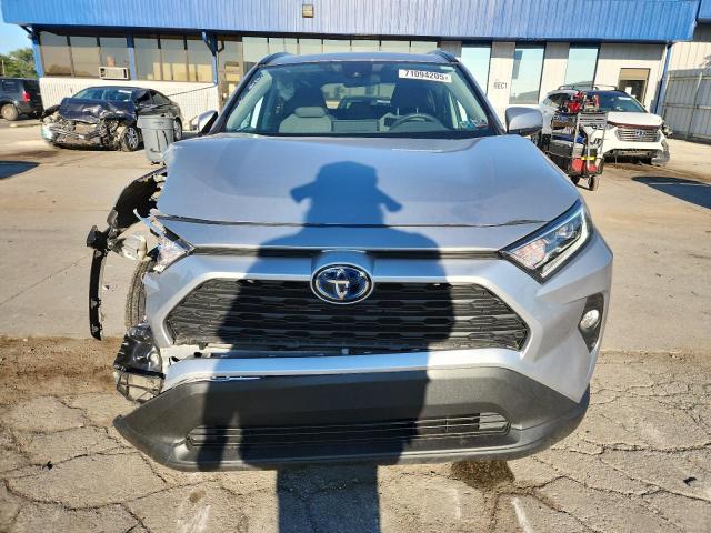 4T3R6RFV1MU011135 - 2021 TOYOTA RAV4 XLE SILVER photo 5