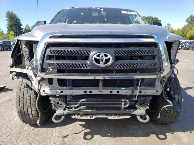 5TFUY5F14AX130315 - 2010 TOYOTA TUNDRA DOUBLE CAB SR5 SILVER photo 5