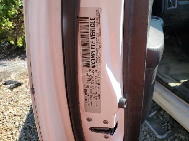 3C7WRMALXJG147300 - 2018 RAM 5500 Biały zdjęcie 12