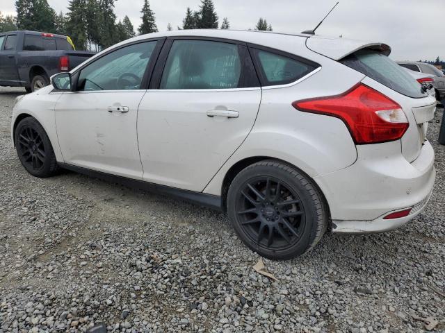 1FAHP3N29CL337351 - 2012 FORD FOCUS TITANIUM WHITE photo 2