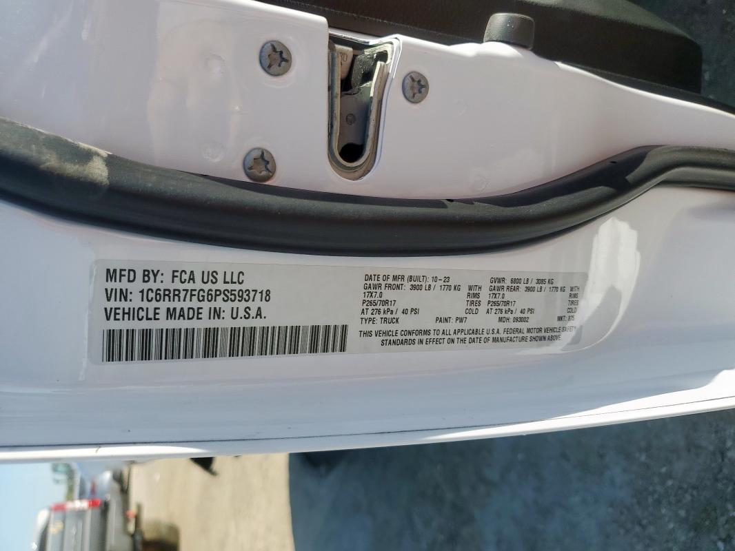 1C6RR7FG6PS593718 - 2023 RAM 1500 CLASSIC TRADESMAN Blanc photo 12