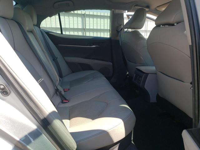 4T1F31AK0NU587836 - 2022 TOYOTA CAMRY XLE 银色 照片 10