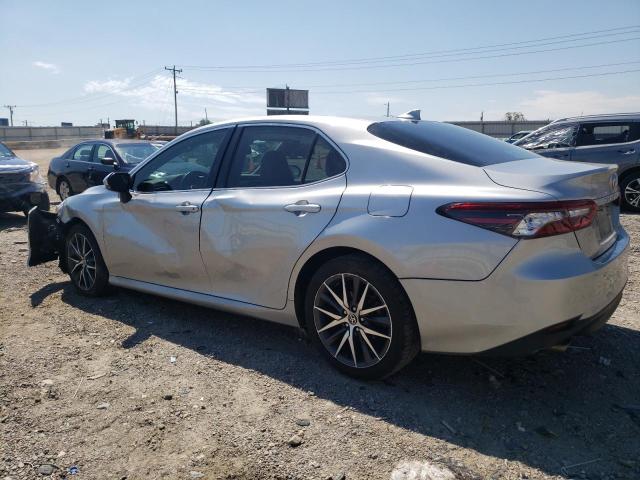 4T1F31AK0NU587836 - 2022 TOYOTA CAMRY XLE 银色 照片 2