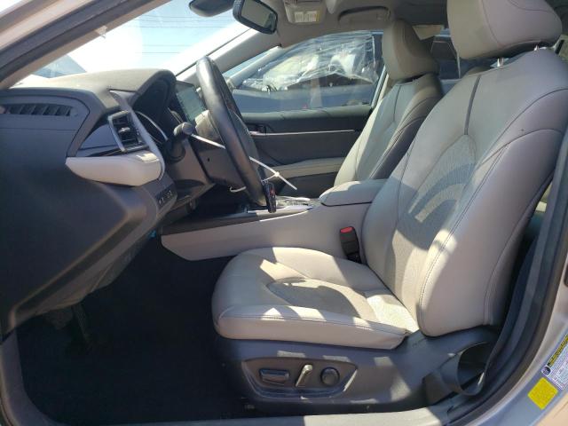 4T1F31AK0NU587836 - 2022 TOYOTA CAMRY XLE 银色 照片 7