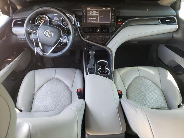 4T1F31AK0NU587836 - 2022 TOYOTA CAMRY XLE 银色 照片 8