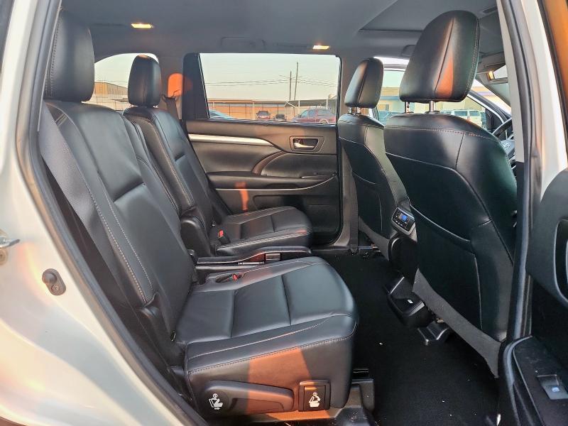 5TDKZRFH8KS571834 - 2019 TOYOTA HIGHLANDER SE WHITE photo 10