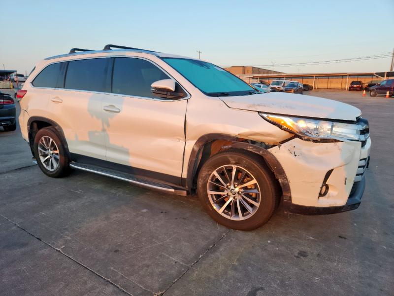 5TDKZRFH8KS571834 - 2019 TOYOTA HIGHLANDER SE WHITE photo 4
