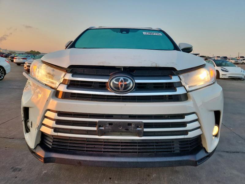 5TDKZRFH8KS571834 - 2019 TOYOTA HIGHLANDER SE WHITE photo 5