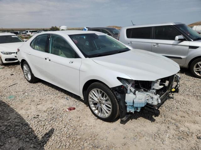 4T1F11AKXLU979130 - 2020 TOYOTA CAMRY XLE WHITE photo 4