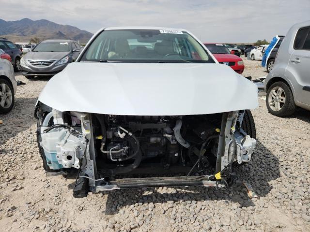 4T1F11AKXLU979130 - 2020 TOYOTA CAMRY XLE WHITE photo 5