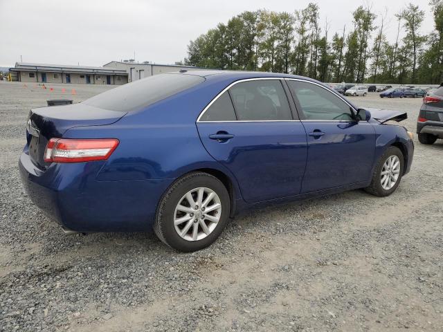 4T1BF3EK2BU628765 - 2011 TOYOTA CAMRY BASE BLUE photo 3