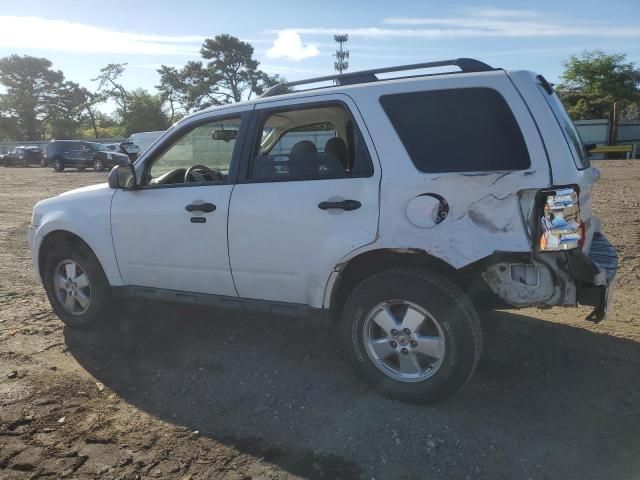 1FMCU9D77BKB98981 - 2011 FORD ESCAPE XLT WHITE photo 2