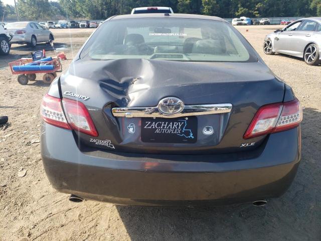 4T1BK3EK5BU628156 - 2011 TOYOTA CAMRY SE Темно-сірий фото 6