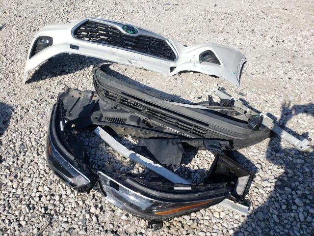 5TDGZRAH8MS529230 - 2021 TOYOTA HIGHLANDER XLE WHITE photo 12