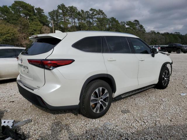5TDGZRAH8MS529230 - 2021 TOYOTA HIGHLANDER XLE WHITE photo 3