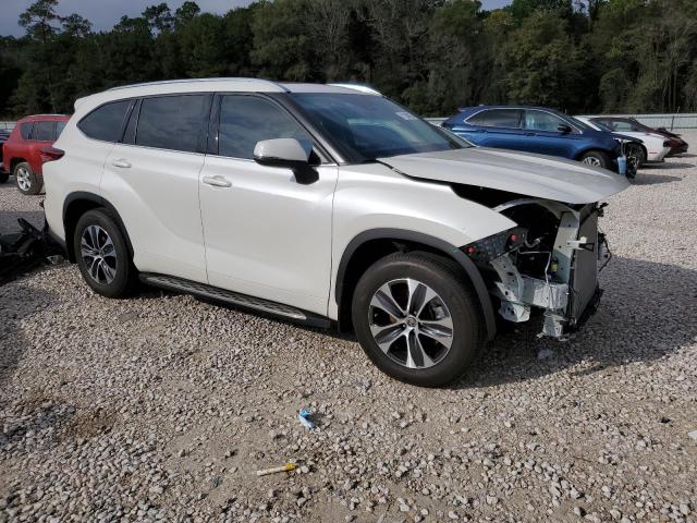 5TDGZRAH8MS529230 - 2021 TOYOTA HIGHLANDER XLE WHITE photo 4