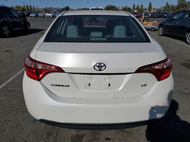 5YFBURHE4KP919879 - 2019 TOYOTA COROLLA L WHITE photo 6